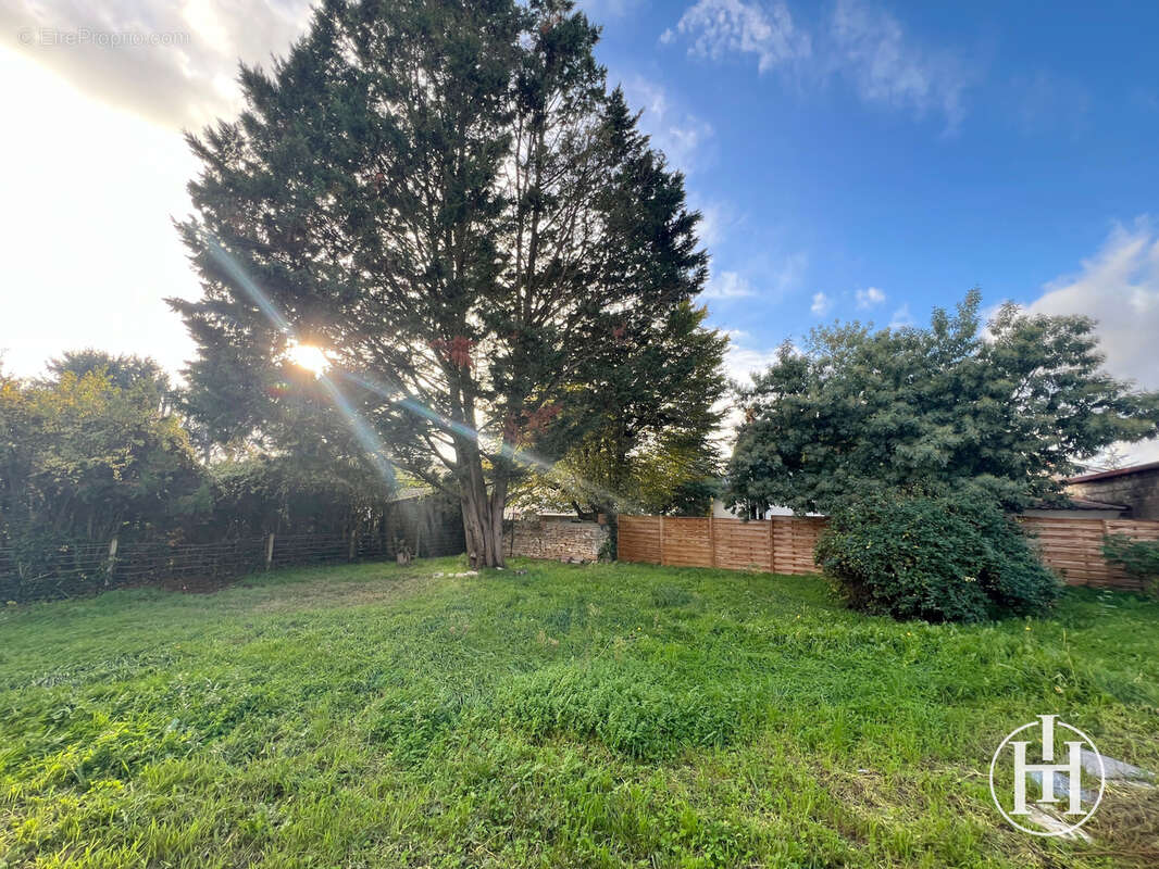 Maison à SAINT-AMAND-MONTROND