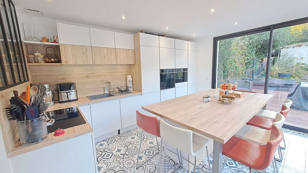 Maison à SAINT-REMY-LES-CHEVREUSE