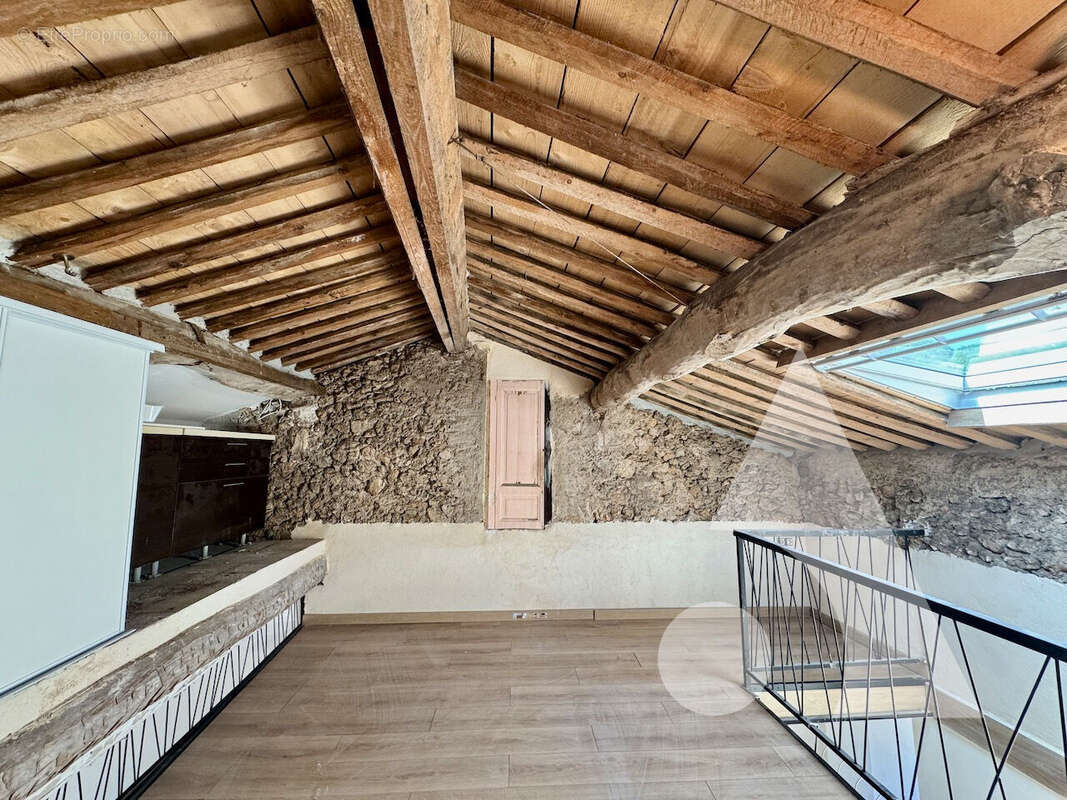 Appartement à COTIGNAC