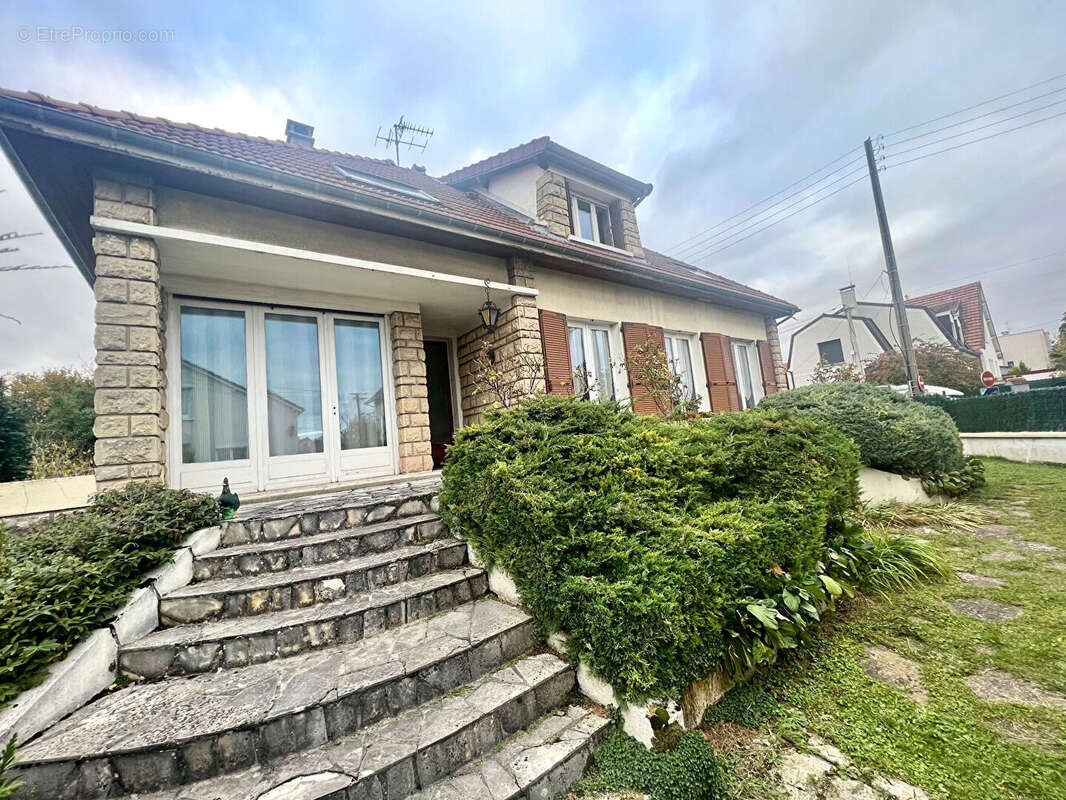 Maison à SARTROUVILLE