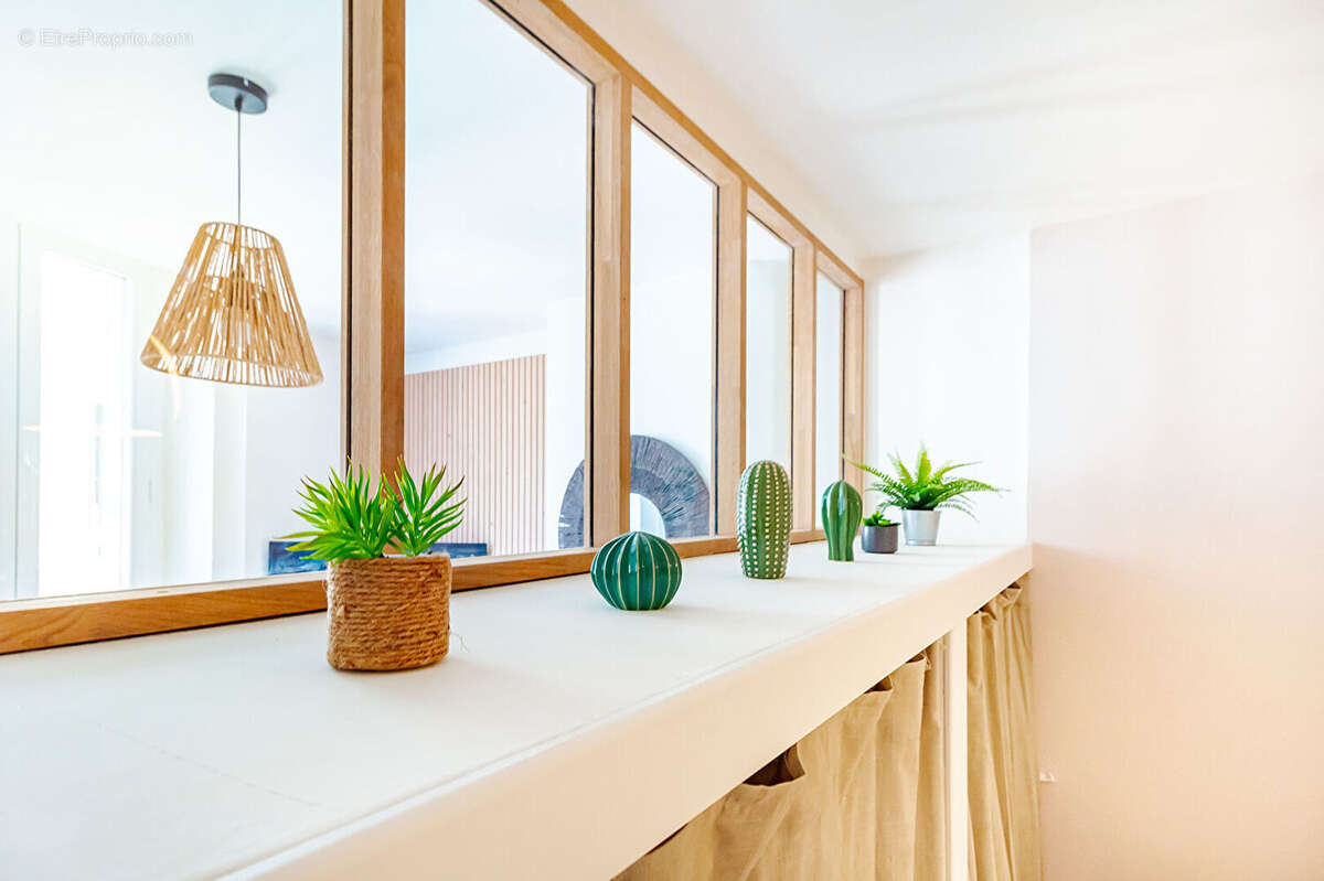 Appartement Marseille 2 pièces / Coup de coeur /  Proche Réformée - Rénové avec gout  - 13001 - photo 6