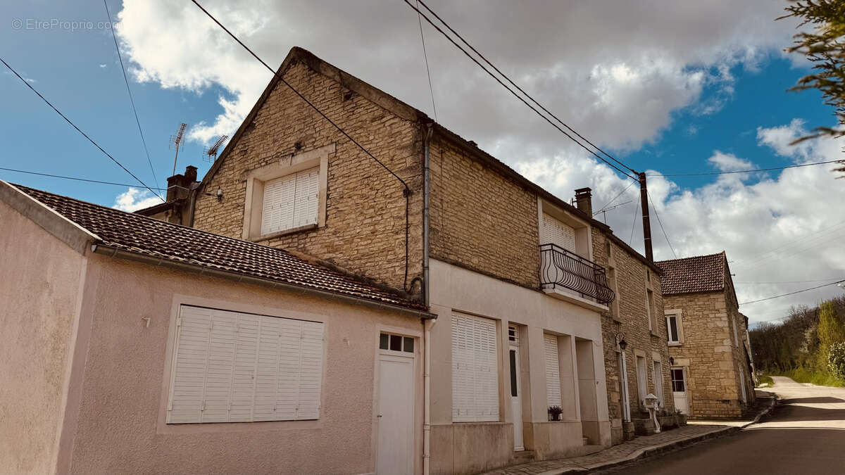 Maison en pierres apparentes située dans la vallée du Serein à MASSANGIS 165 580  €  F.A.I. - photo 5