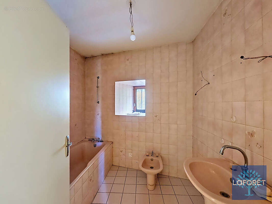 Maison avec jardin, garage et dépendances - 110 m² - Vaures (à 5 min de Loudes) - photo 9