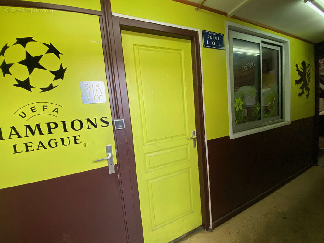 Commerce à SAINT-GENIS-LAVAL