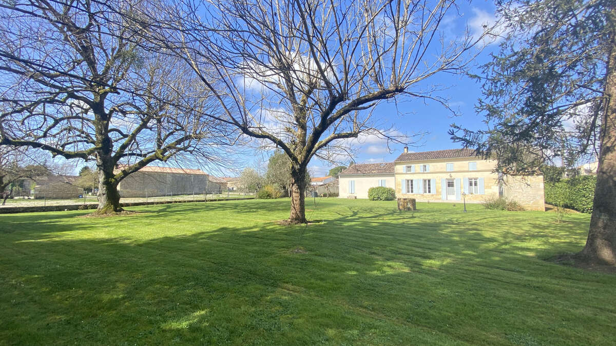 Maison à CHAMPAGNOLLES