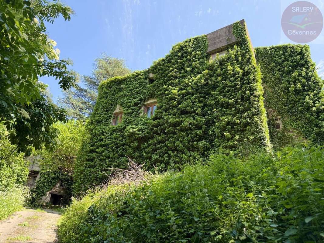 Mas de caractère avec piscine, dépendances et 6 hectares de terrain - photo 7