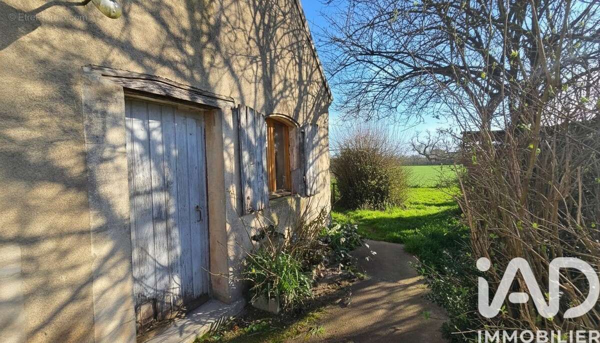 Maison 236 m² à Isle-Et-Bardais  - photo 5