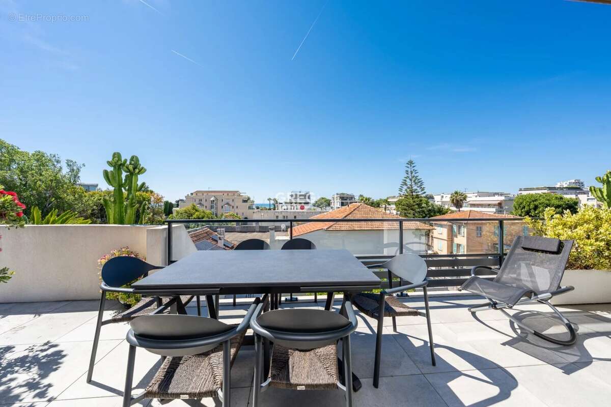 Appartement à SAINT-LAURENT-DU-VAR