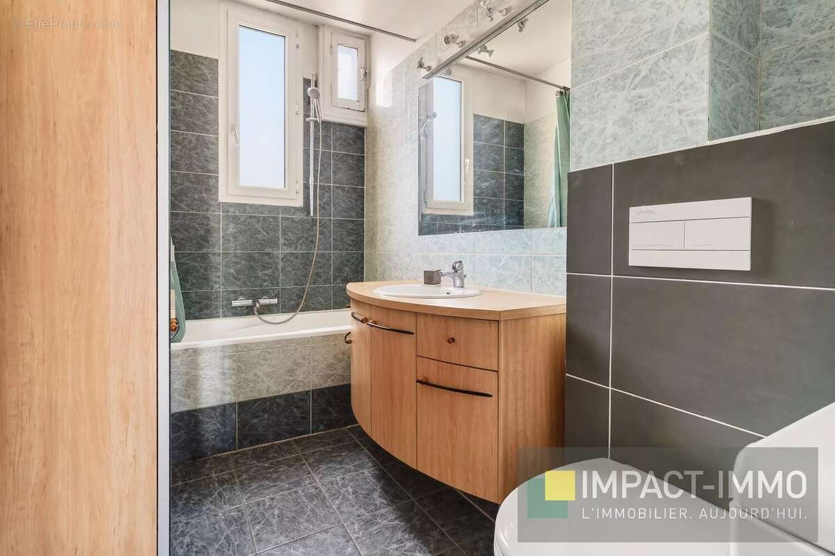 Appartement à COURBEVOIE