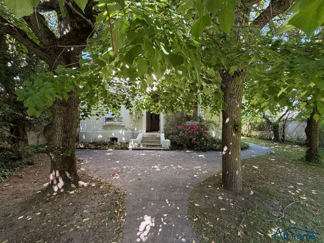 Maison à SAINT-MAUR-DES-FOSSES