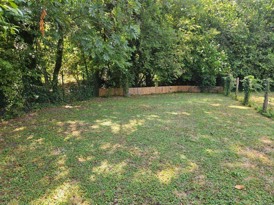 LE CENDRE – Maison familiale rénovée avec 5 chambres, garage de 98 m² et jardin intime - photo 17