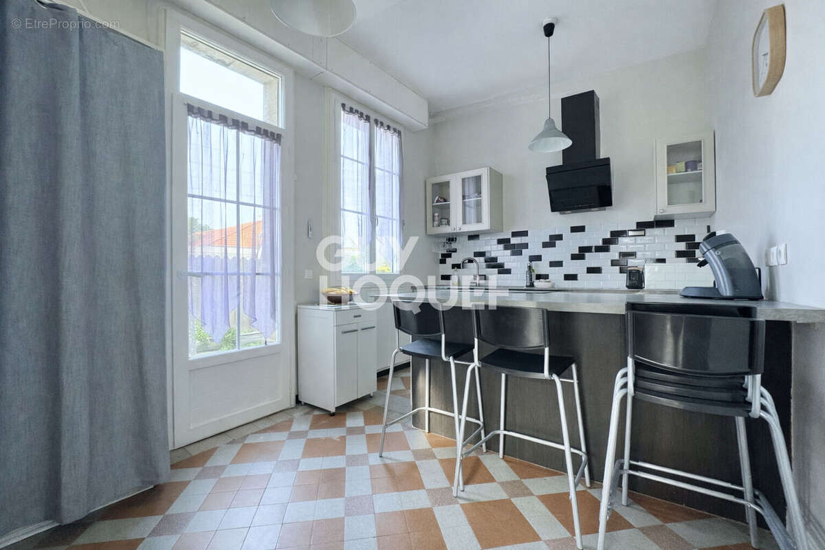 À 100 m du port - T2 avec extérieur 35 m² - Rare - photo 4