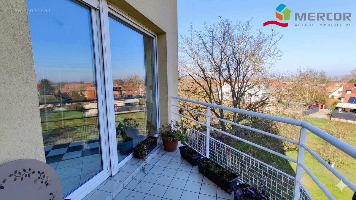 Terrasse côté salle à manger 