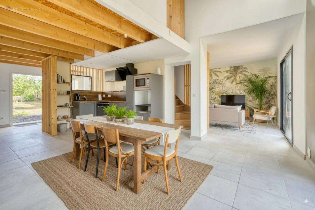 Maison à TONNAY-CHARENTE