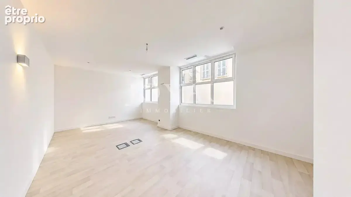 Bureaux en duplex rénovés par architecte – Place des Carmes - photo 3