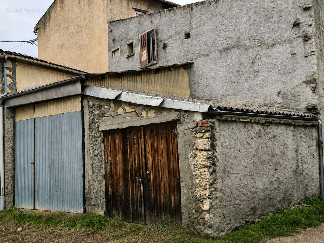 Jussat / Chanonat : Grange avec fort potentiel de transformation - photo 2