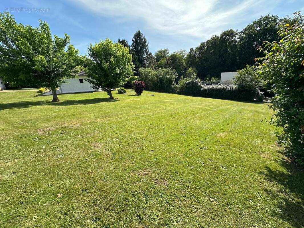 Photo 3 - Terrain à FARGUES-SAINT-HILAIRE