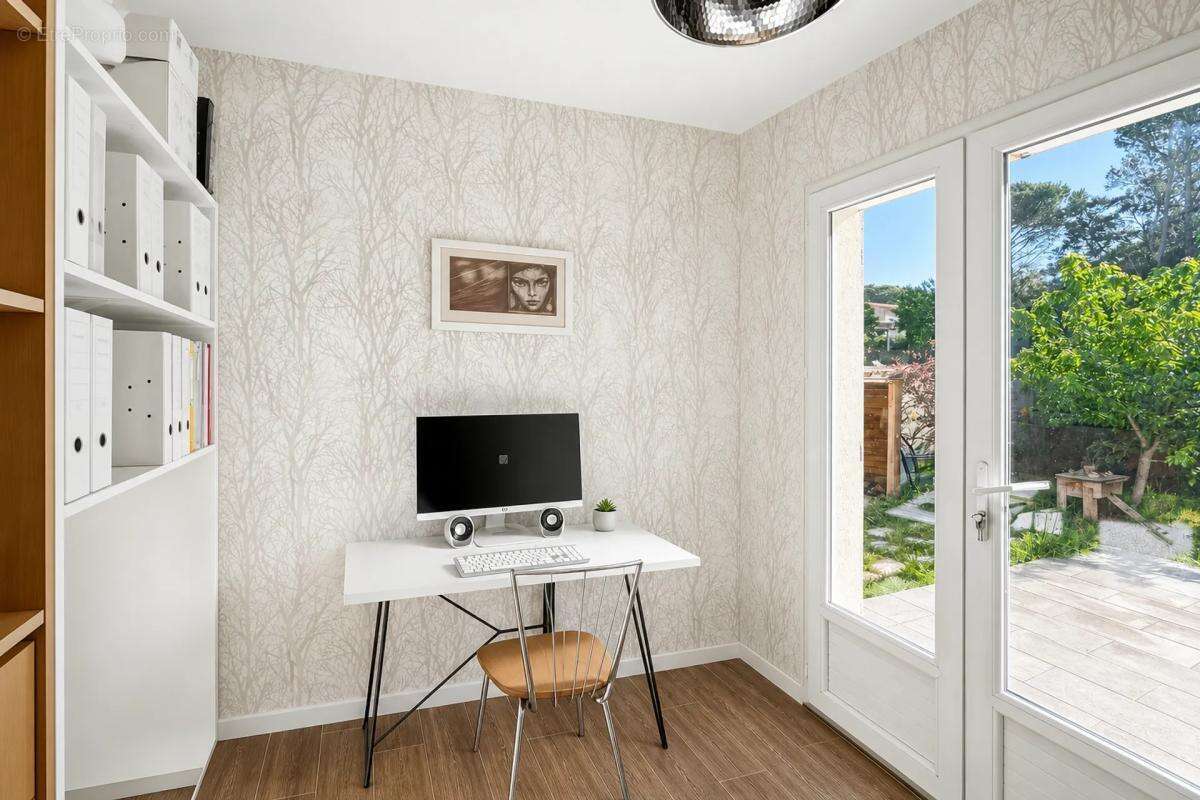 Maison à SUZE-LA-ROUSSE