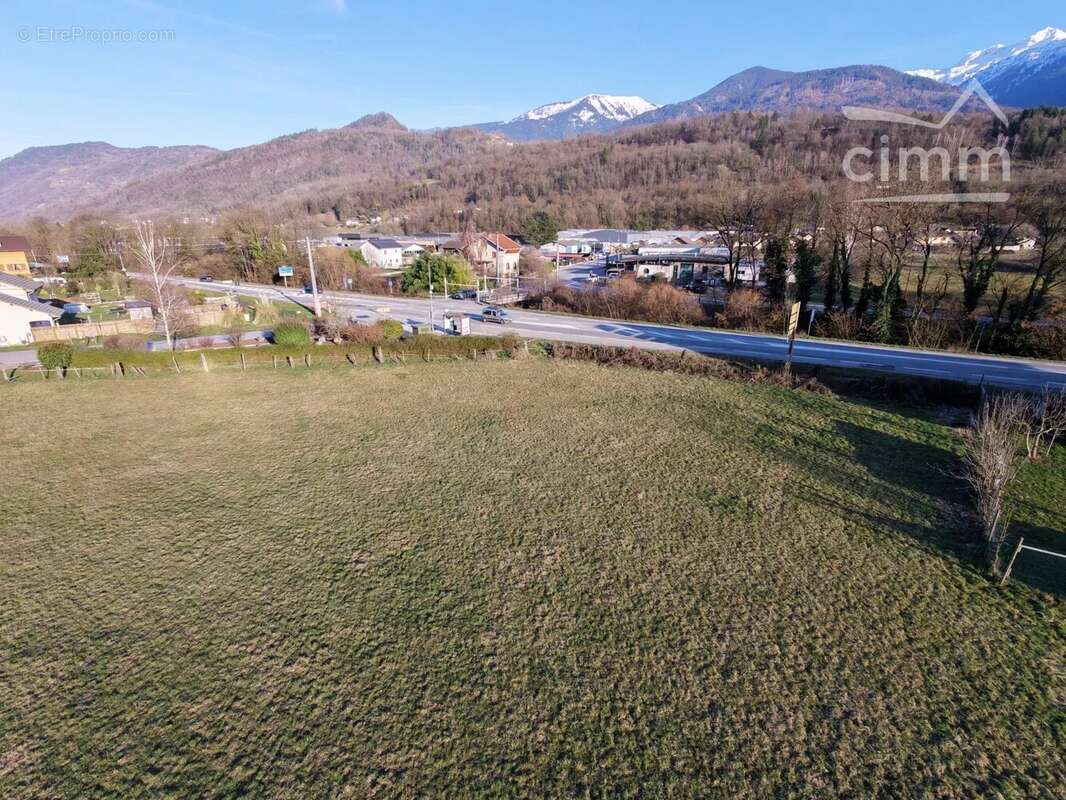 Terrain à LA ROCHETTE