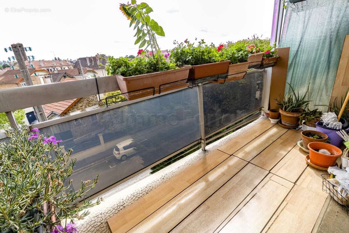 Appartement à LES PAVILLONS-SOUS-BOIS