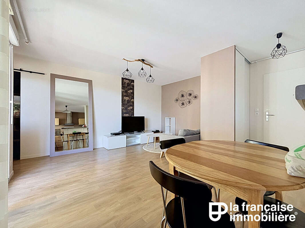A VENDRE - VERT BUISSON - T2 avec balcon et place de parking - photo 6