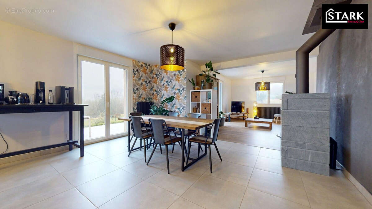 Maison à CHALONVILLARS