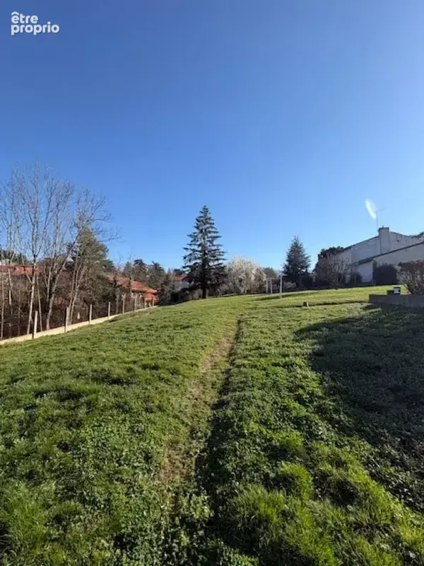 Terrain à SAINT-JUST-SAINT-RAMBERT