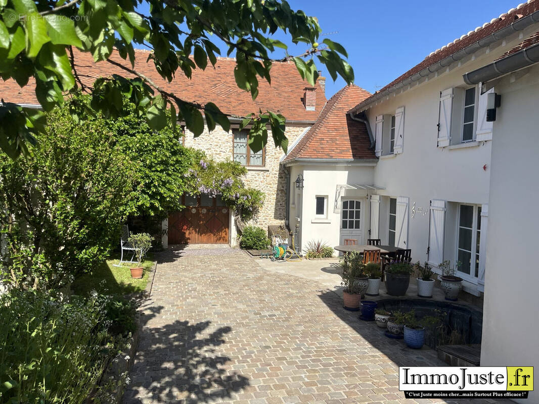 Maison à LE PERRAY-EN-YVELINES