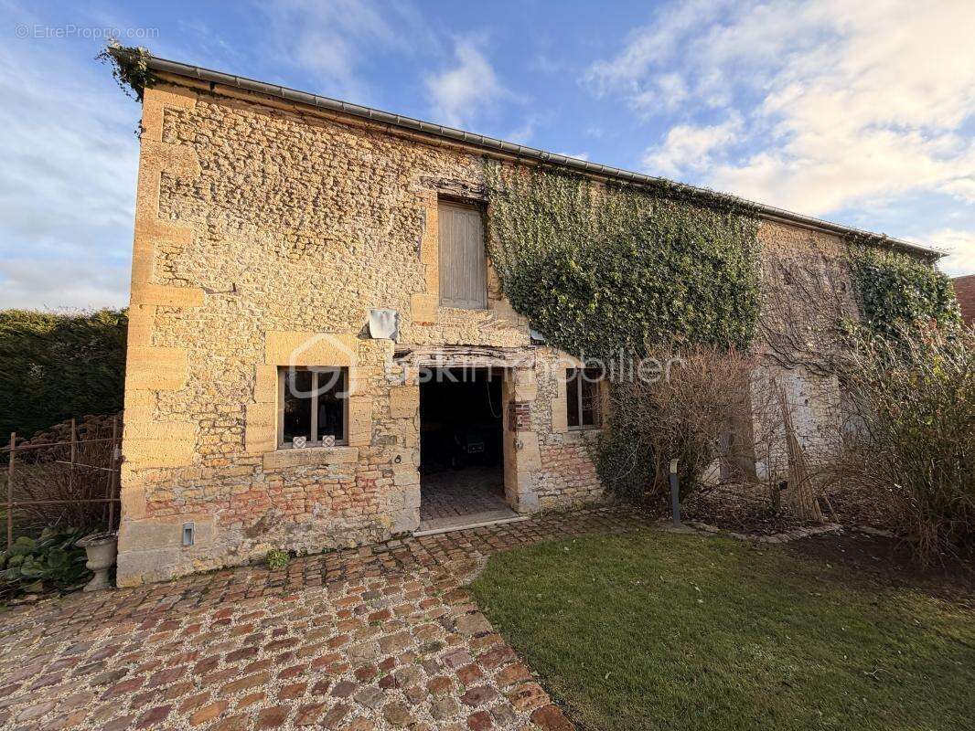 Maison à SAINT-PIERRE-SUR-DIVES