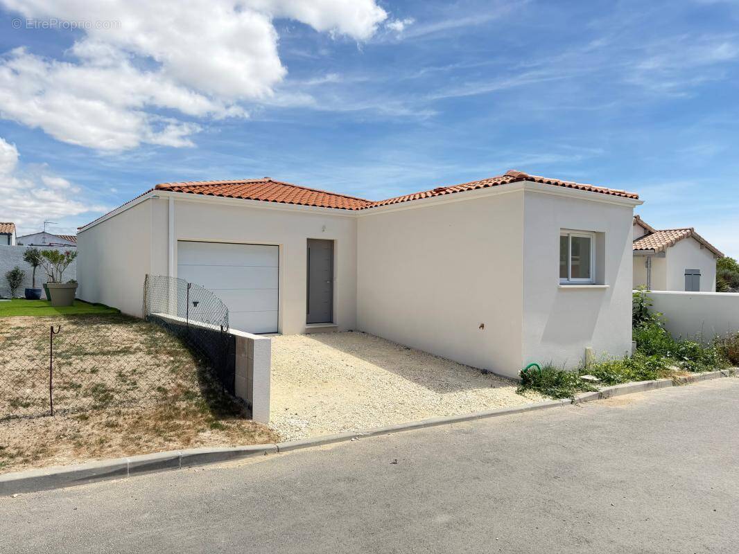 Maison à VAUX-SUR-MER