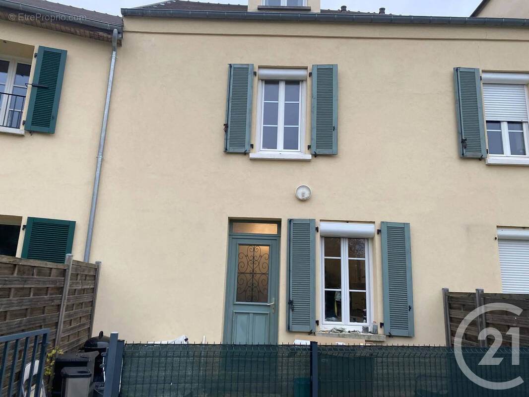 Maison à VER-SUR-LAUNETTE