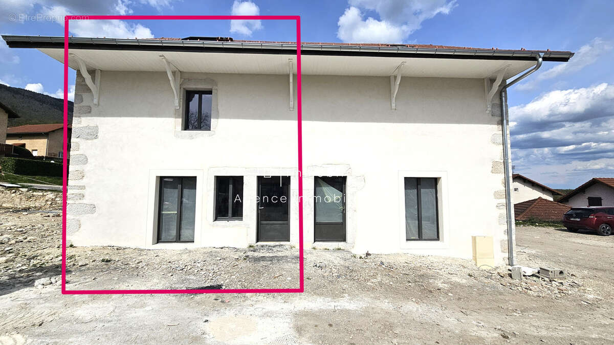 Maison à PERON