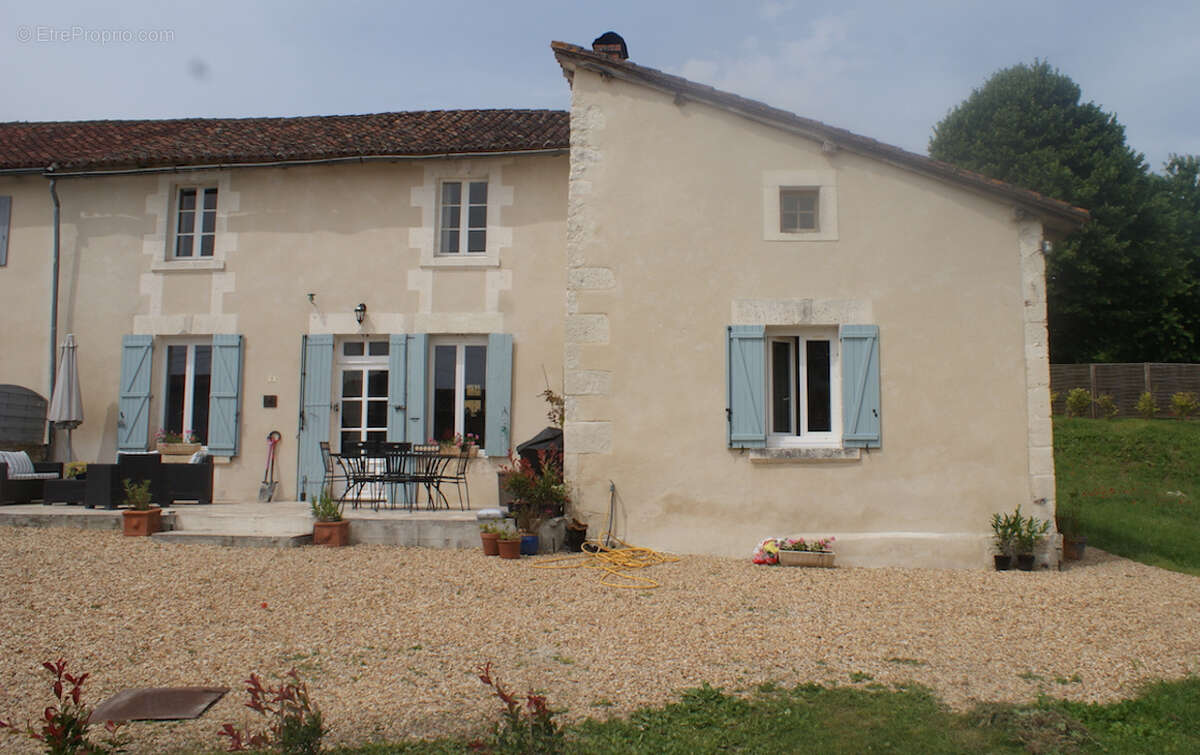 Maison à AUBETERRE-SUR-DRONNE