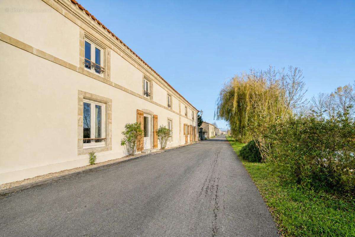 Demeure Authentique avec Ponton Privé à Damvix - photo 17