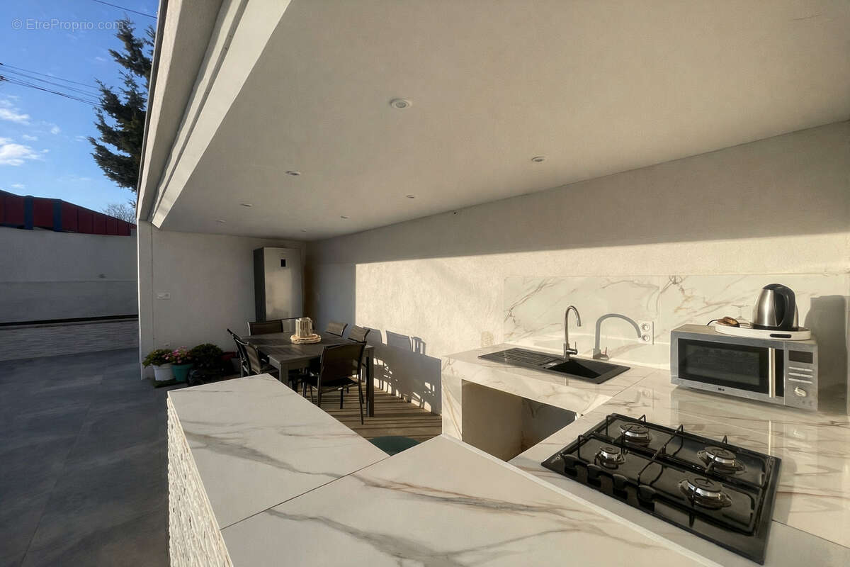 Villa contemporaine T6 avec piscine   Prestations modernes - AUBAGNE PROCHE CENTRE - photo 3