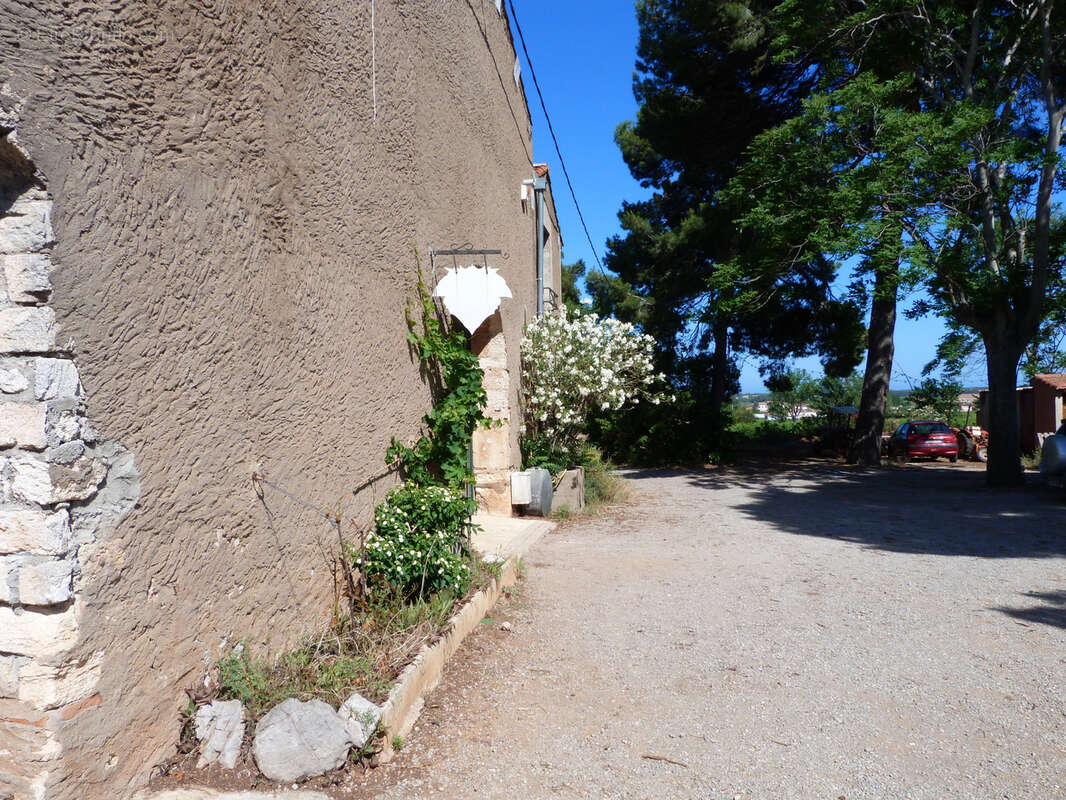 Maison à VIC-LA-GARDIOLE