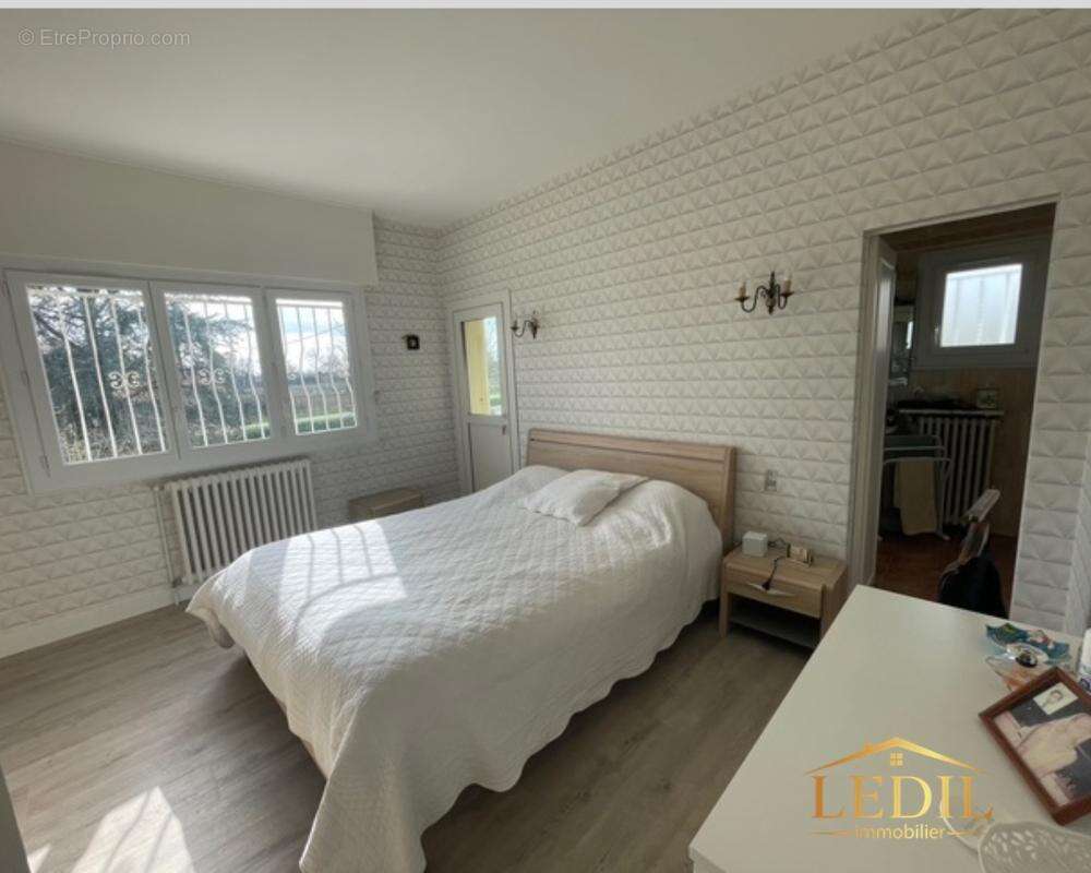 Maison de campagne avec de la terre - photo 9