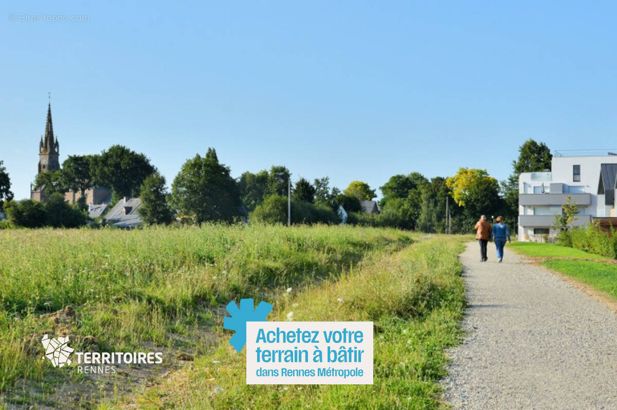 Terrain à CHAVAGNE