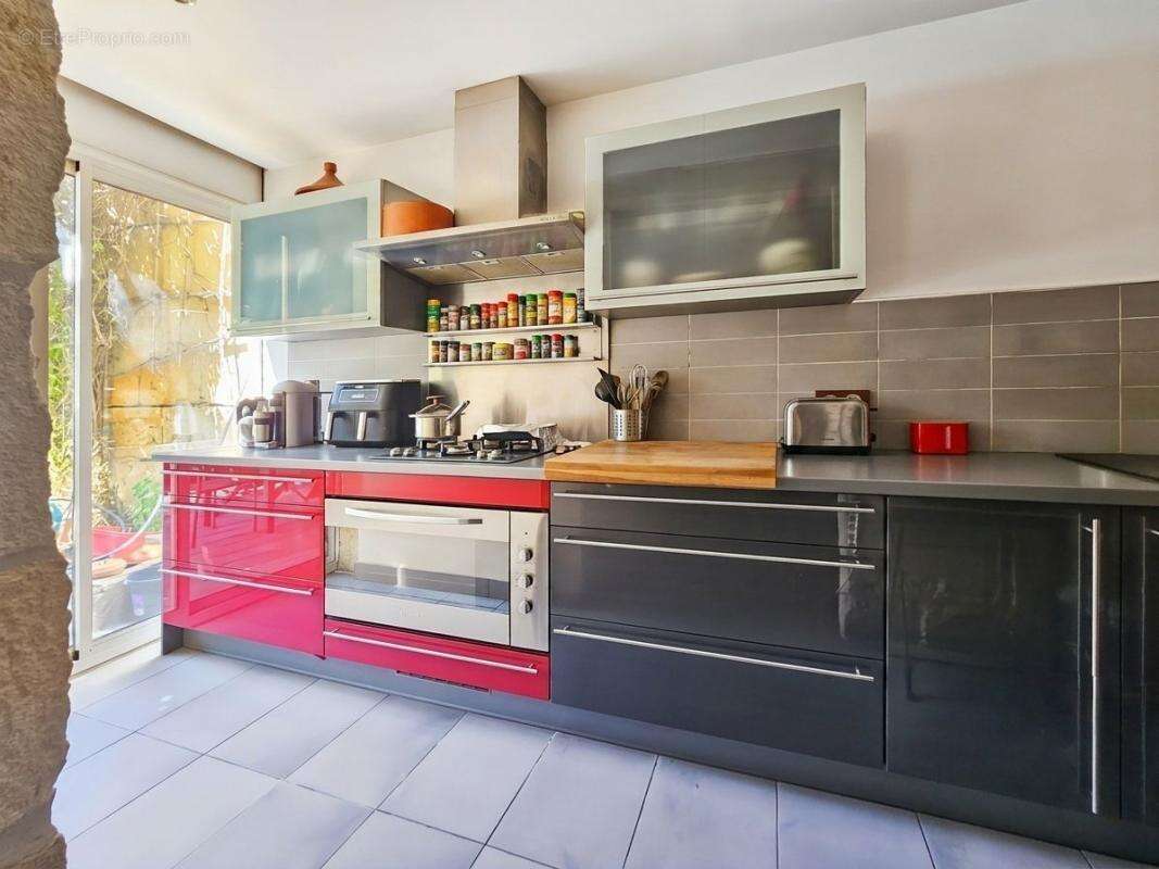 À Vendre à Comps - Maison de village de 180 m² avec extérieur - photo 4