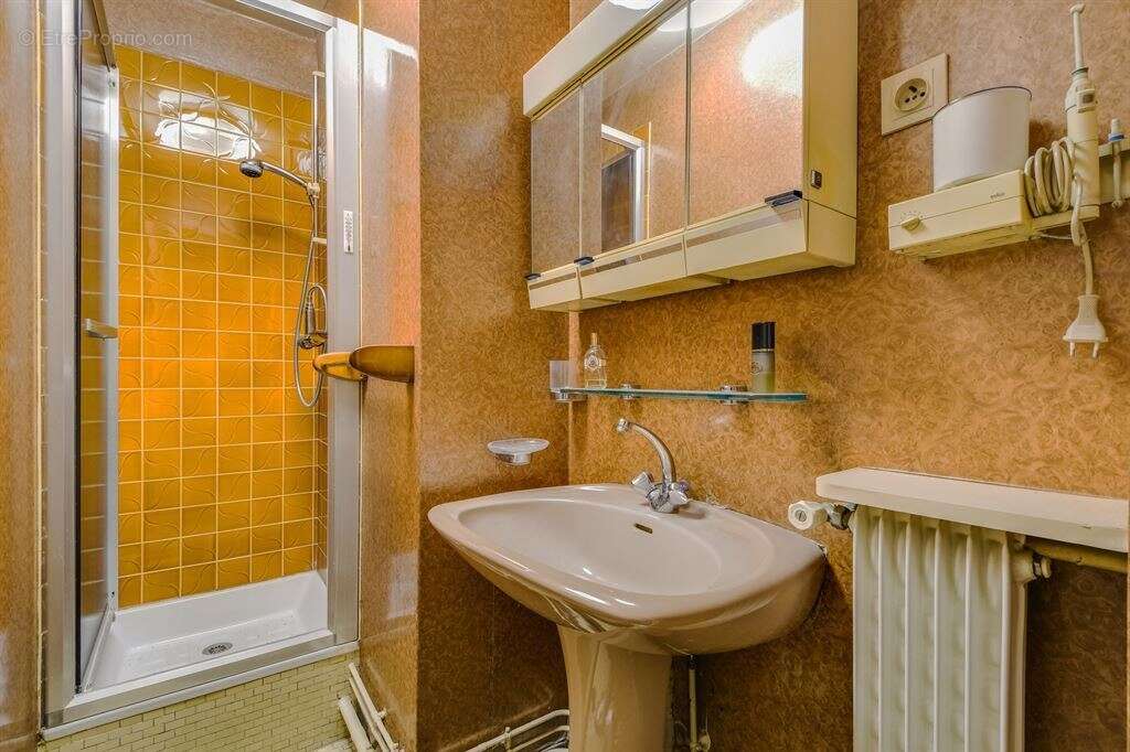 Appartement à PARIS-20E