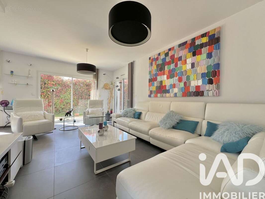 Photo 3 - Maison à LA BUISSE