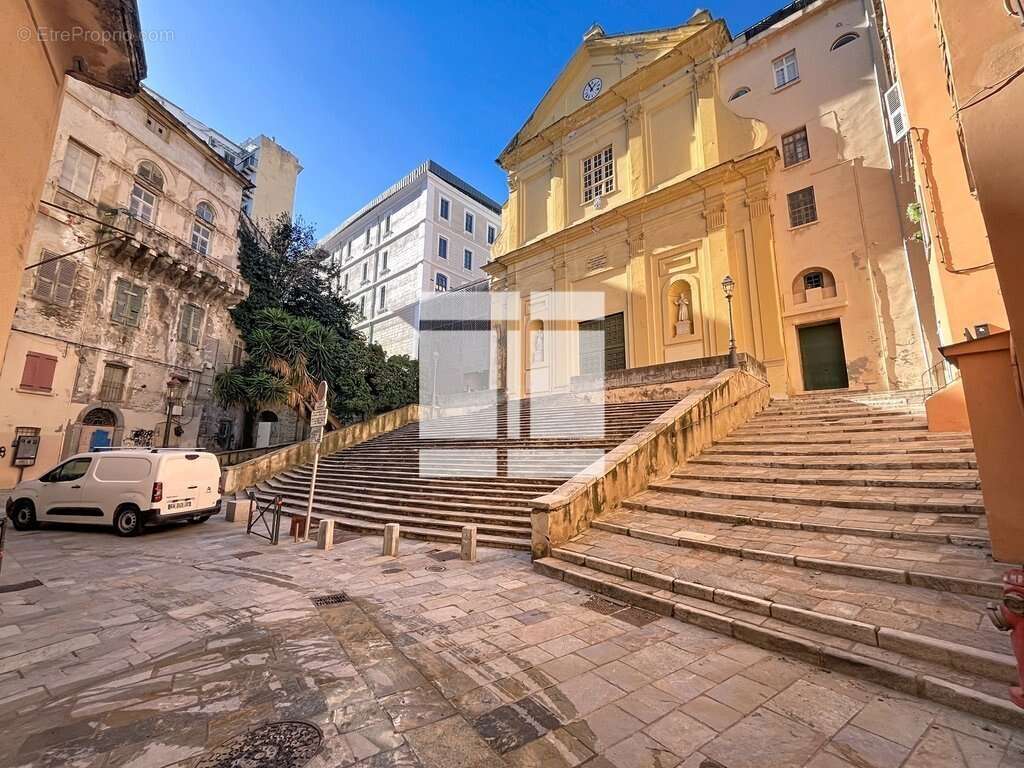 Bastia - centre ancien - t2 dernier etage - photo 8