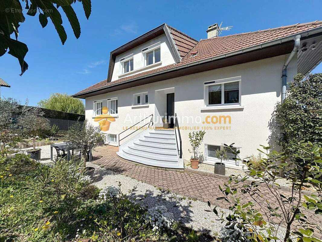 Maison à DOMARIN