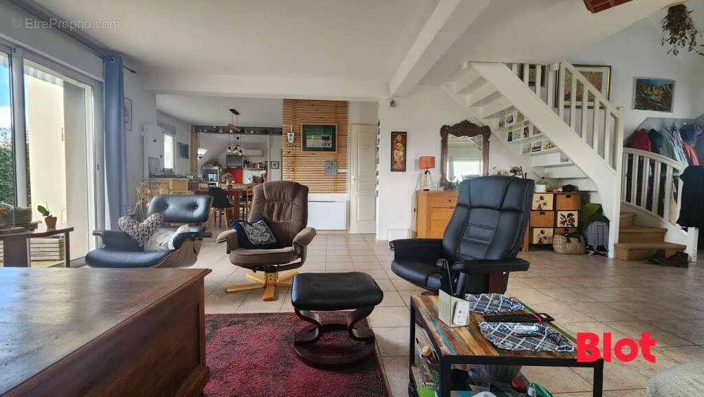 Maison 168 m² à Quevert  - photo 2