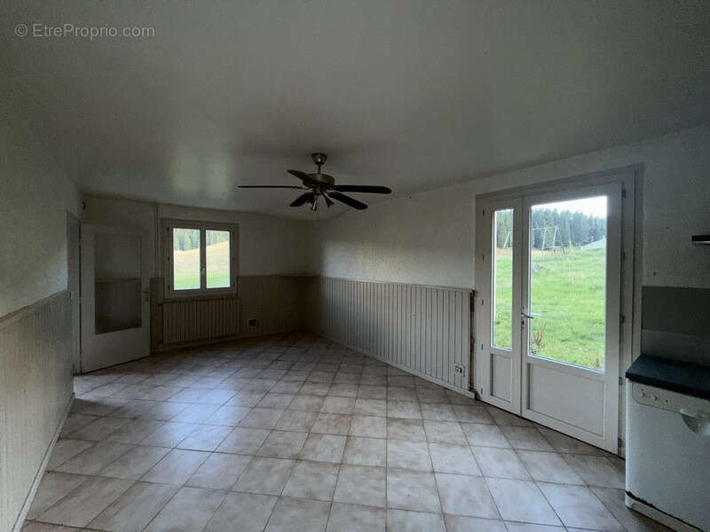 Haut-Jura, La Pesse,  Propriété agricole avec habitation à rénover, sur 7 hectares   Vue dégagée - photo 4