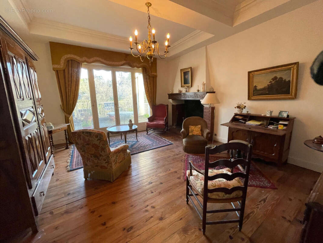 IMG_3492 - Commerce à OLORON-SAINTE-MARIE