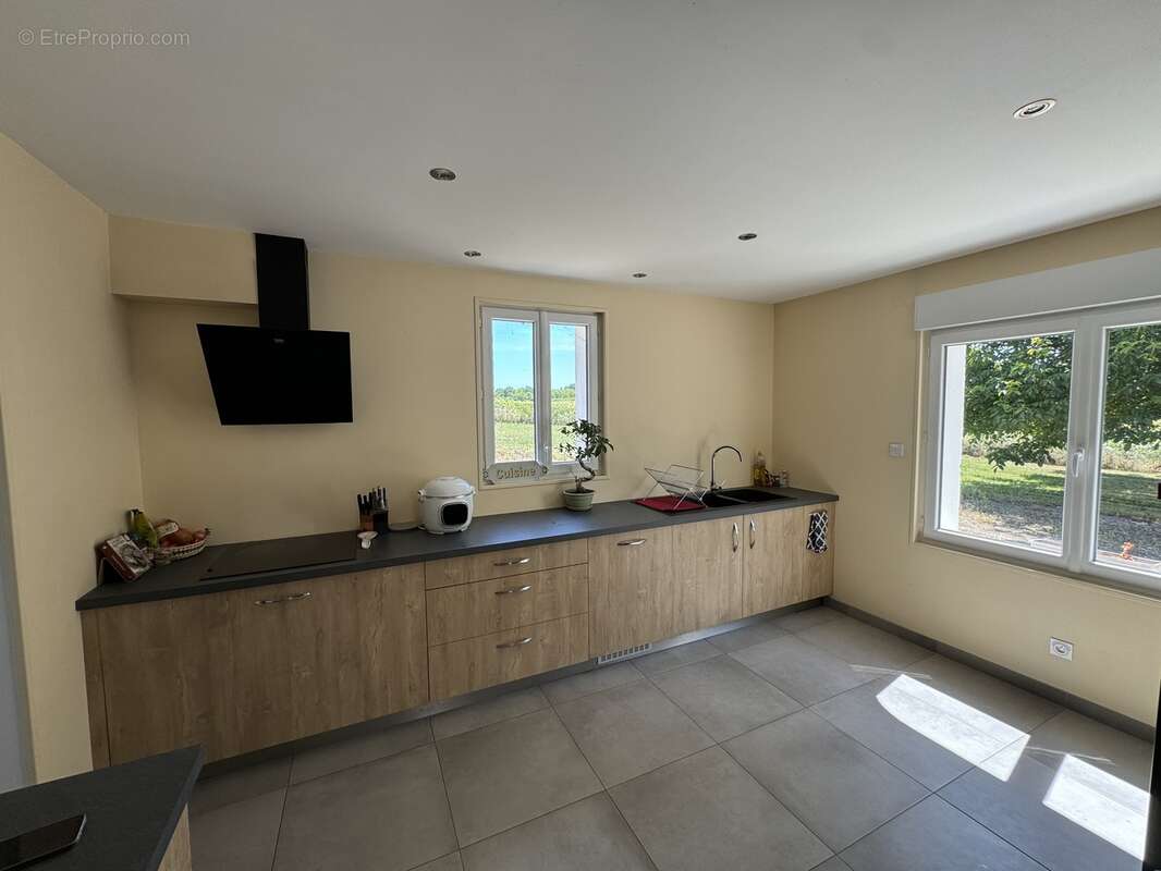 Maison à BARBEZIEUX-SAINT-HILAIRE