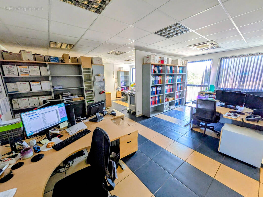 Commerce à SIX-FOURS-LES-PLAGES