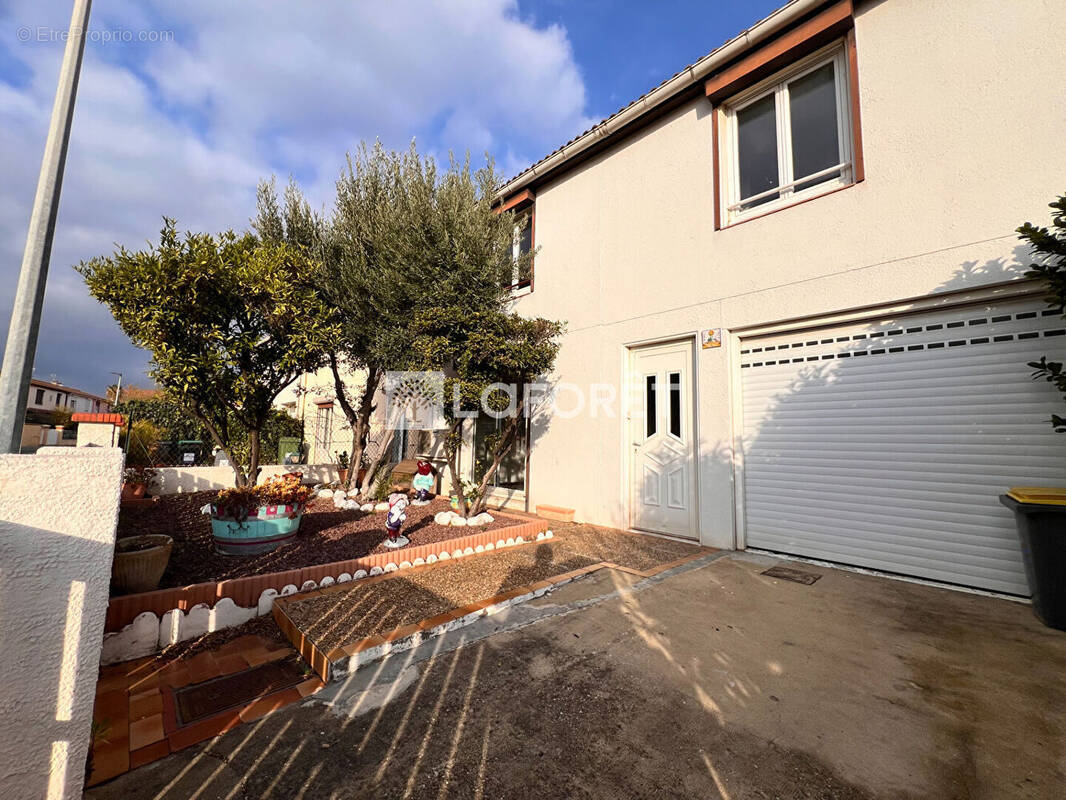 Maison à SAINT-ESTEVE