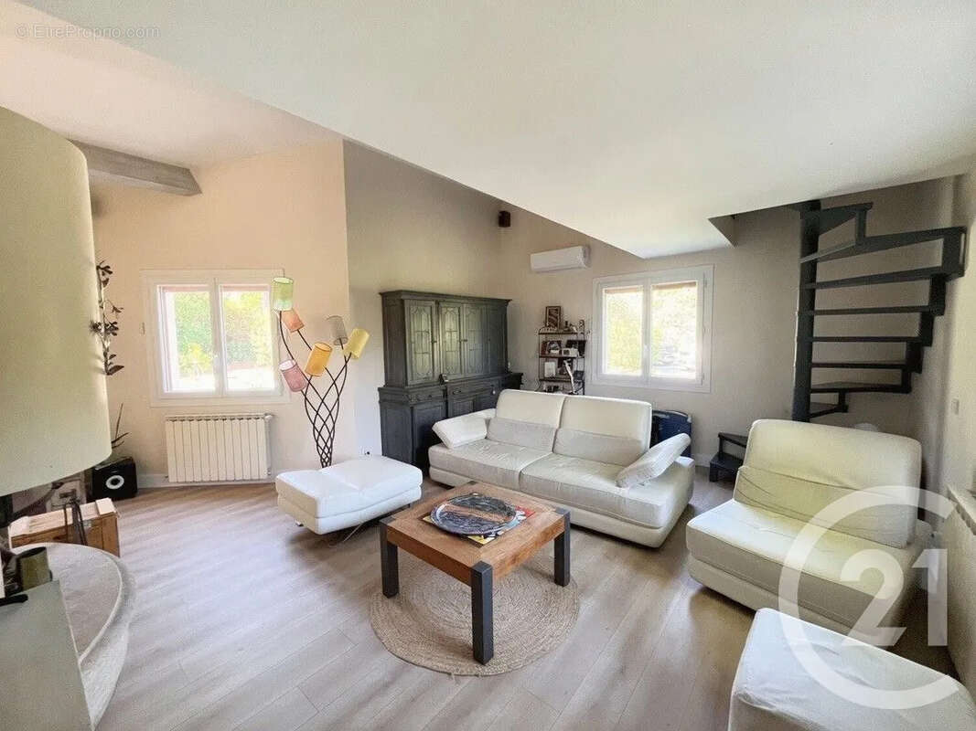 Maison 140 m² à Saint-Drezery  - photo 3